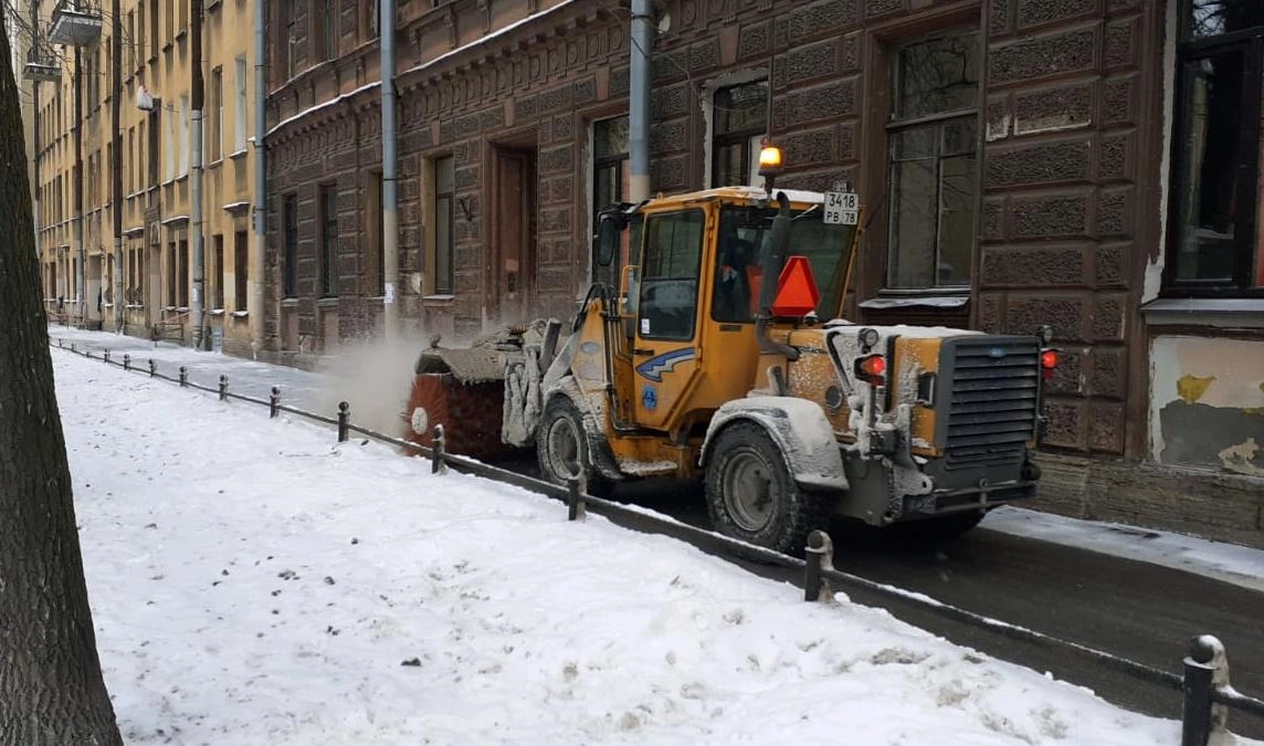 За минувшую неделю с улиц Петербурга вывезли более 140 тысяч кубометров снега - tvspb.ru