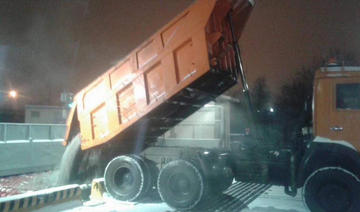 Снегопад в Петербурге этой ночью убирали 900 спецмашин - tvspb.ru