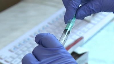 Медработников Боткинской больницы вакцинируют от коронавируса