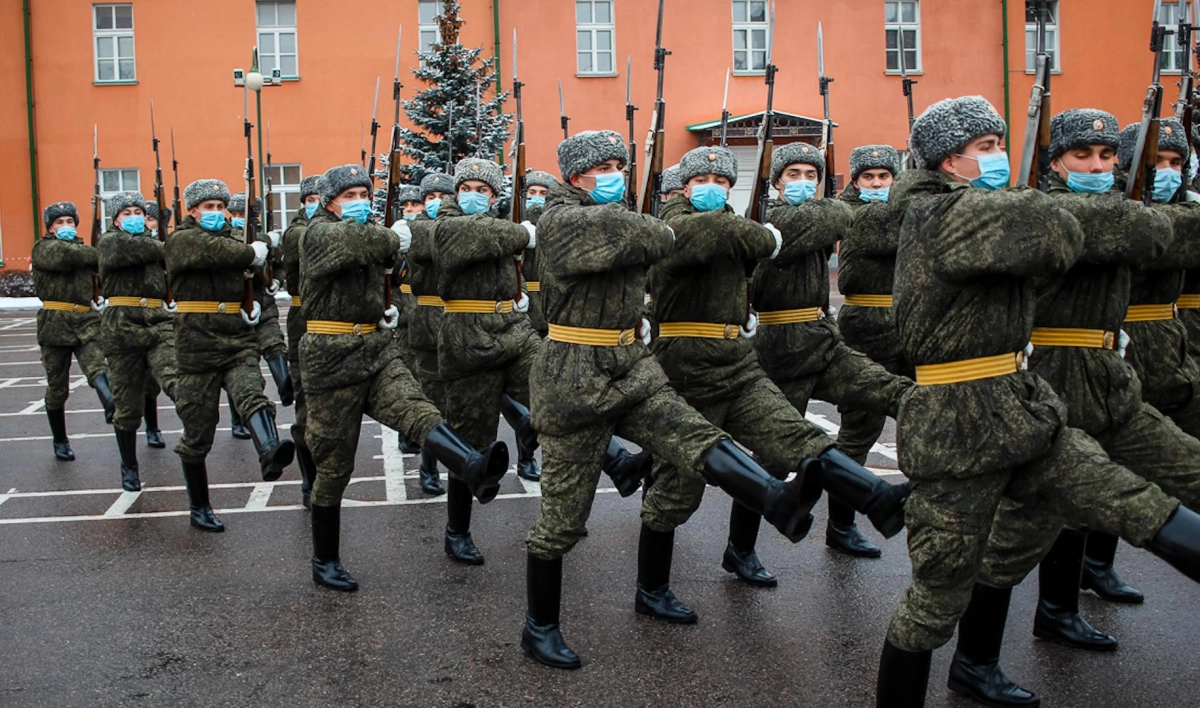 Преображенский полк ЗВО начал подготовку к параду Победы на Красной площади - tvspb.ru