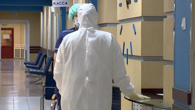 В 26 медучреждениях Петербурга установят мемориальные доски с именами погибших медиков