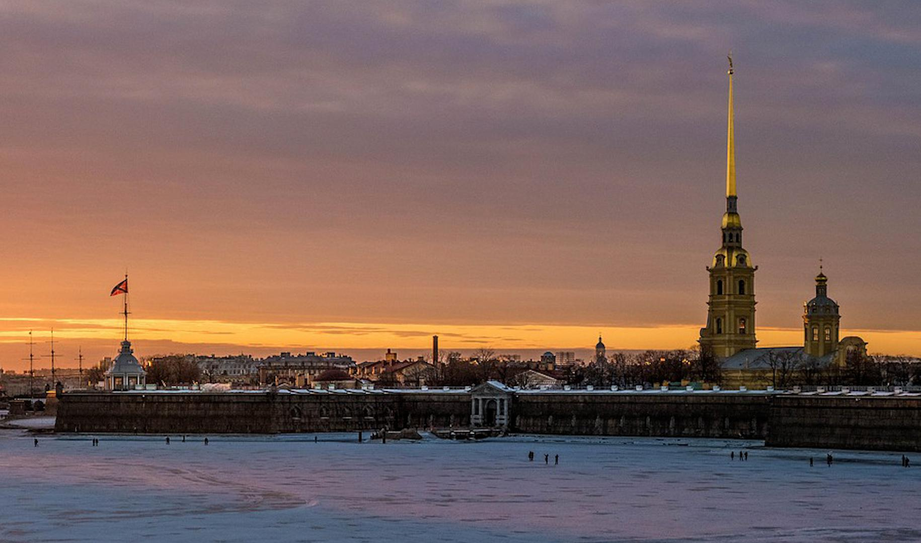 Петропавловский собор зимой СПБ