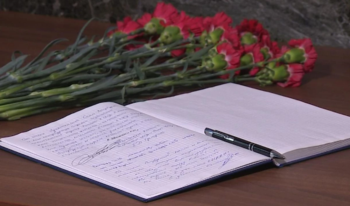 В Ливан отправили книгу соболезнований от петербуржцев в связи со взрывом в Бейруте - tvspb.ru
