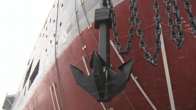 Уникальную ледостойкую платформу «Северный полюс» спустили на воду