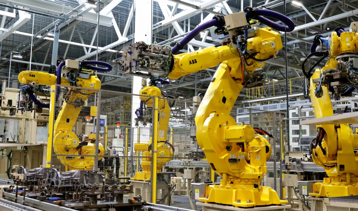 Крупнейший в России завод по производству двигателей открыл Hyundai WIA в Петербурге - tvspb.ru