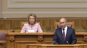 Десятки селфи: встреча Путина с участницами Евразийского женского форума