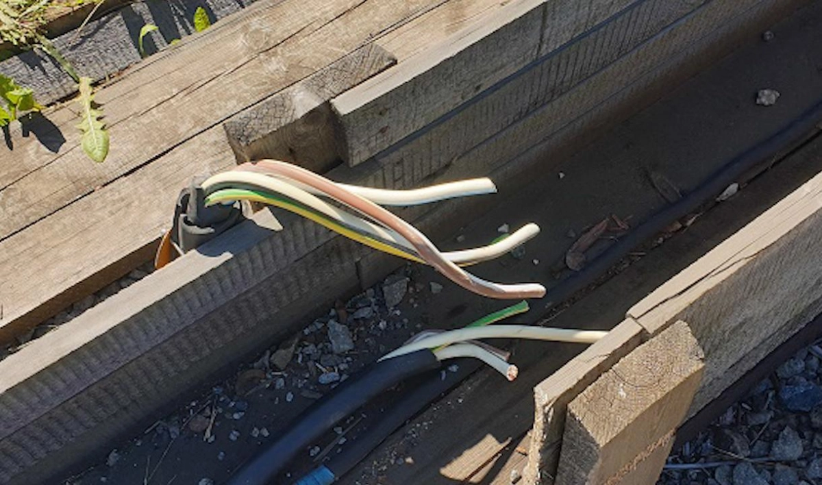 Раскрыто хищение кабеля на 150 тысяч рублей со станции Кушелевка - tvspb.ru