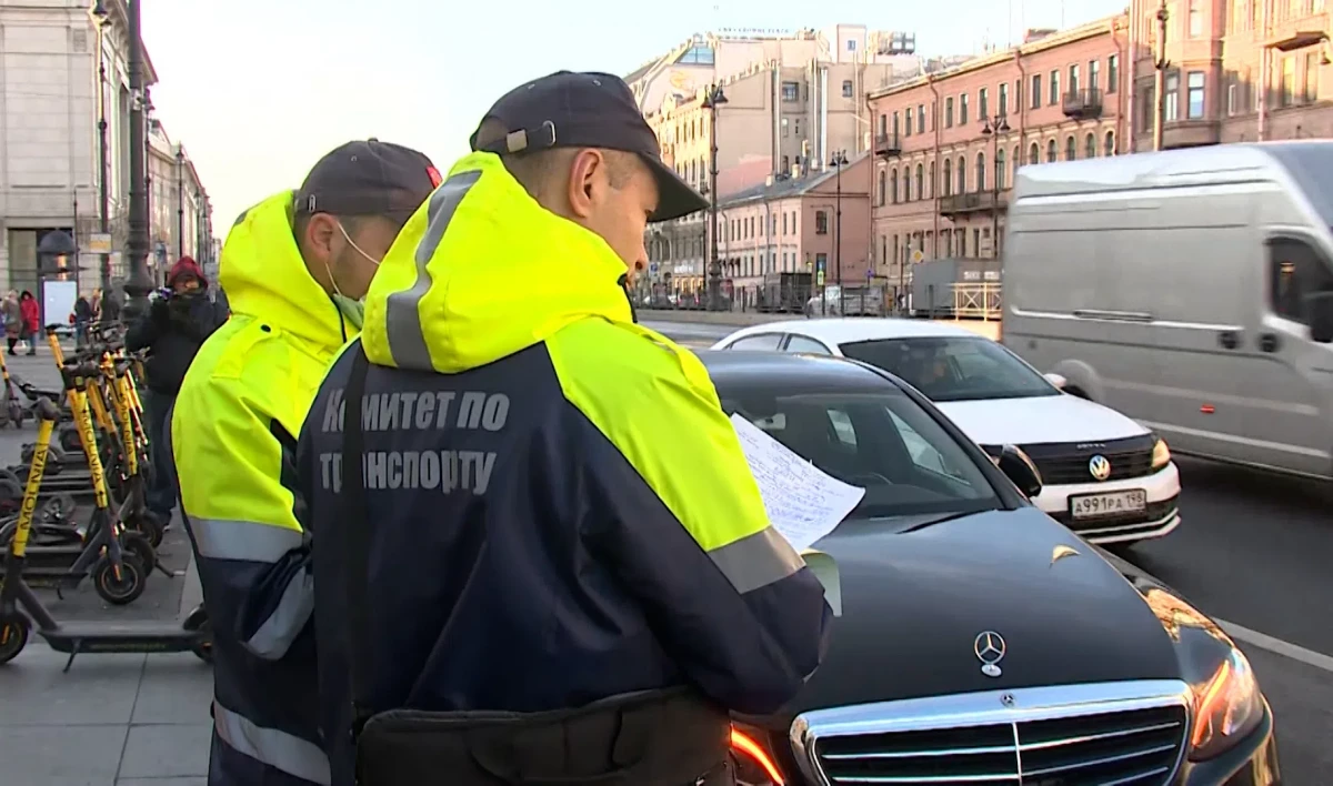 Смольный усиливает контроль за парковкой в центре города - tvspb.ru