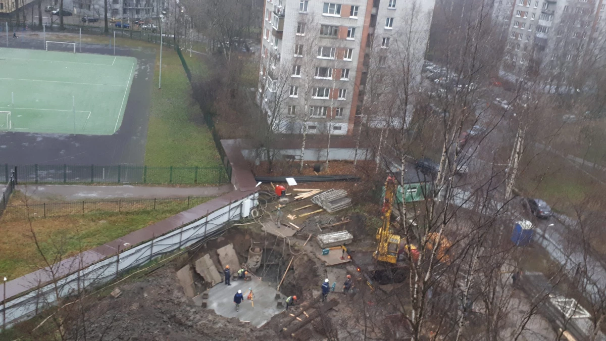 В Петербурге строительная компания возобновила работы у парка Александрино - tvspb.ru