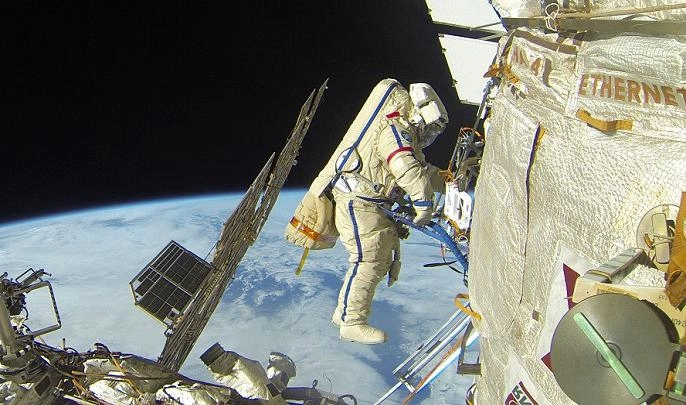 Российские космонавты выйдут в открытый космос в скафандрах нового поколения - tvspb.ru