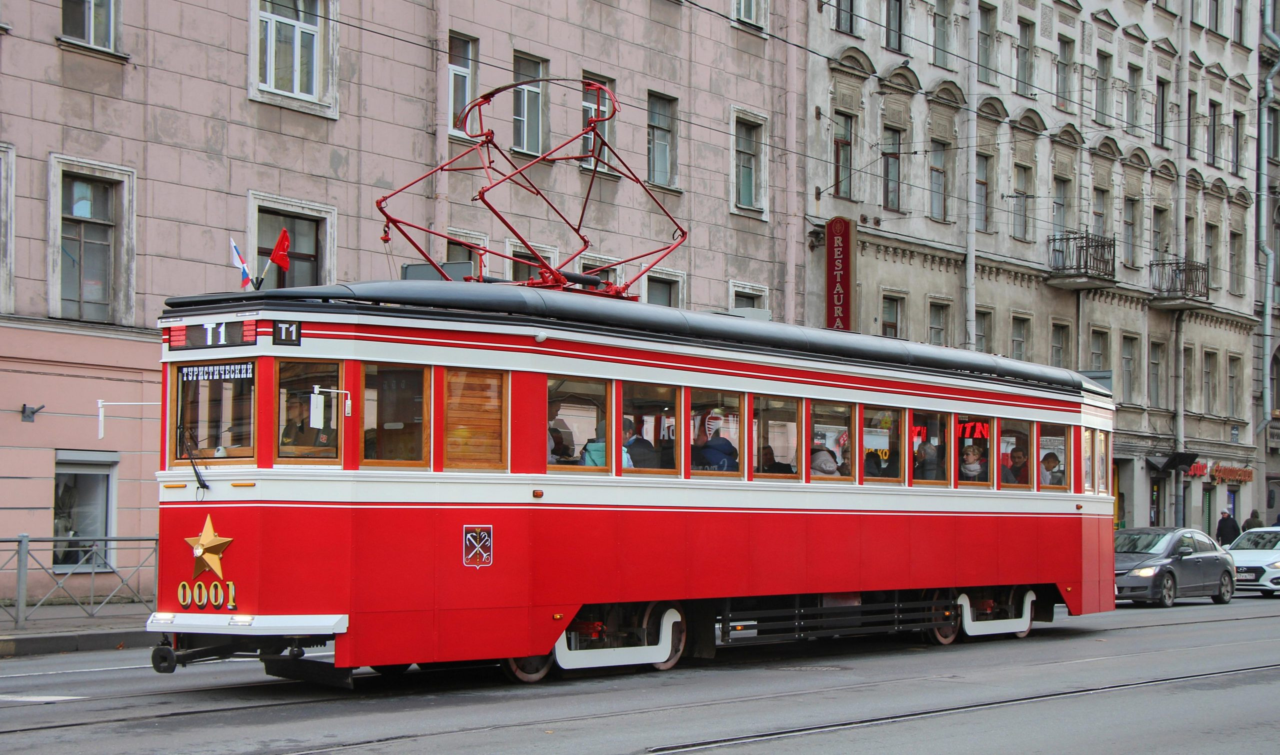 Первый туристический. Т1 в СПБ туристический трамвай. Ретро трамвай Васильевский остров. Первый туристический трамвай Санкт-Петербург. Первый туристический трамвай Санкт-Петербург маршрут.