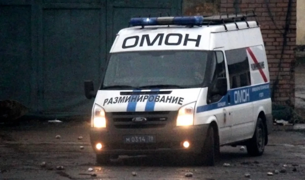 На улице Шотмана ОМОН вынес из квартиры пьяного мужчины пять гранат и две мины - tvspb.ru