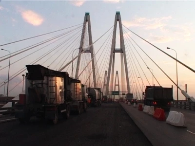 Крупный затор парализовал движение на КАД - tvspb.ru