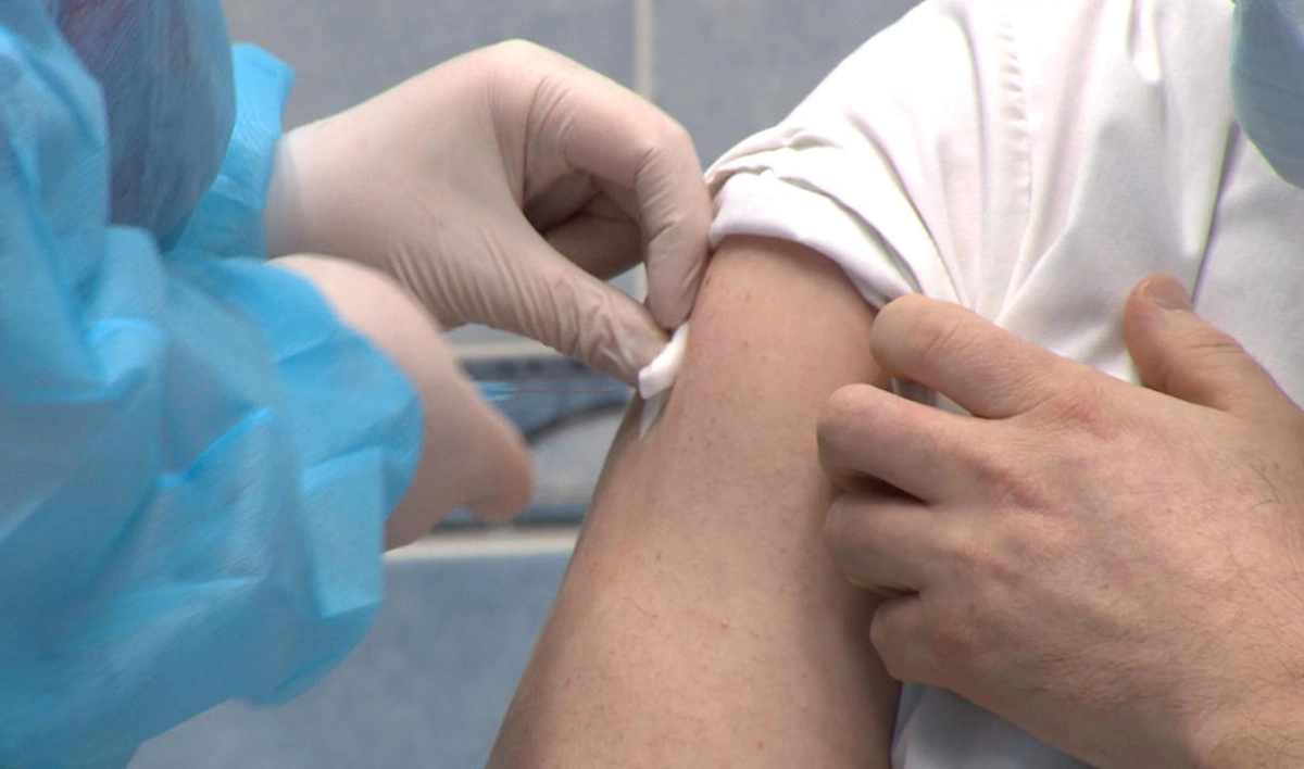 Почти 295 тысяч петербуржцев сделали прививку от коронавируса - tvspb.ru