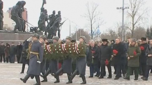 У Монумента героическим защитникам Ленинграда прошла торжественно-траурная церемония