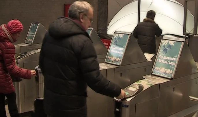В петербургском метро произошел сбой в работе автоматов по продаже проездных - tvspb.ru