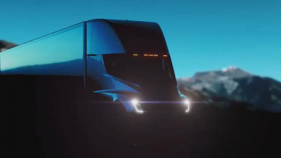 Илон Маск показал первый в мире электрический грузовик