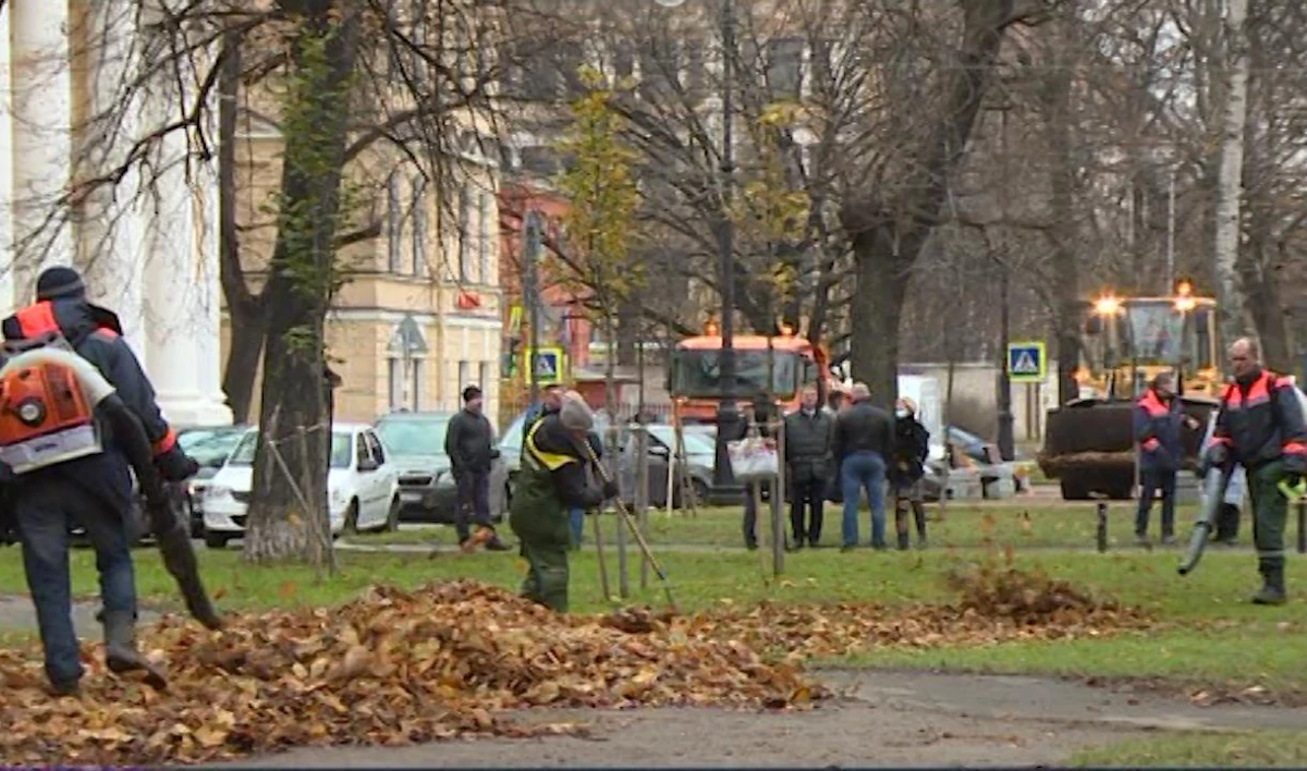 839 дворников и 566 единиц техники убирают улицы Петербурга в понедельник - tvspb.ru