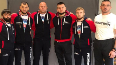 Федор Емельяненко одержал победу над Тимоти Джонсоном в первом раунде