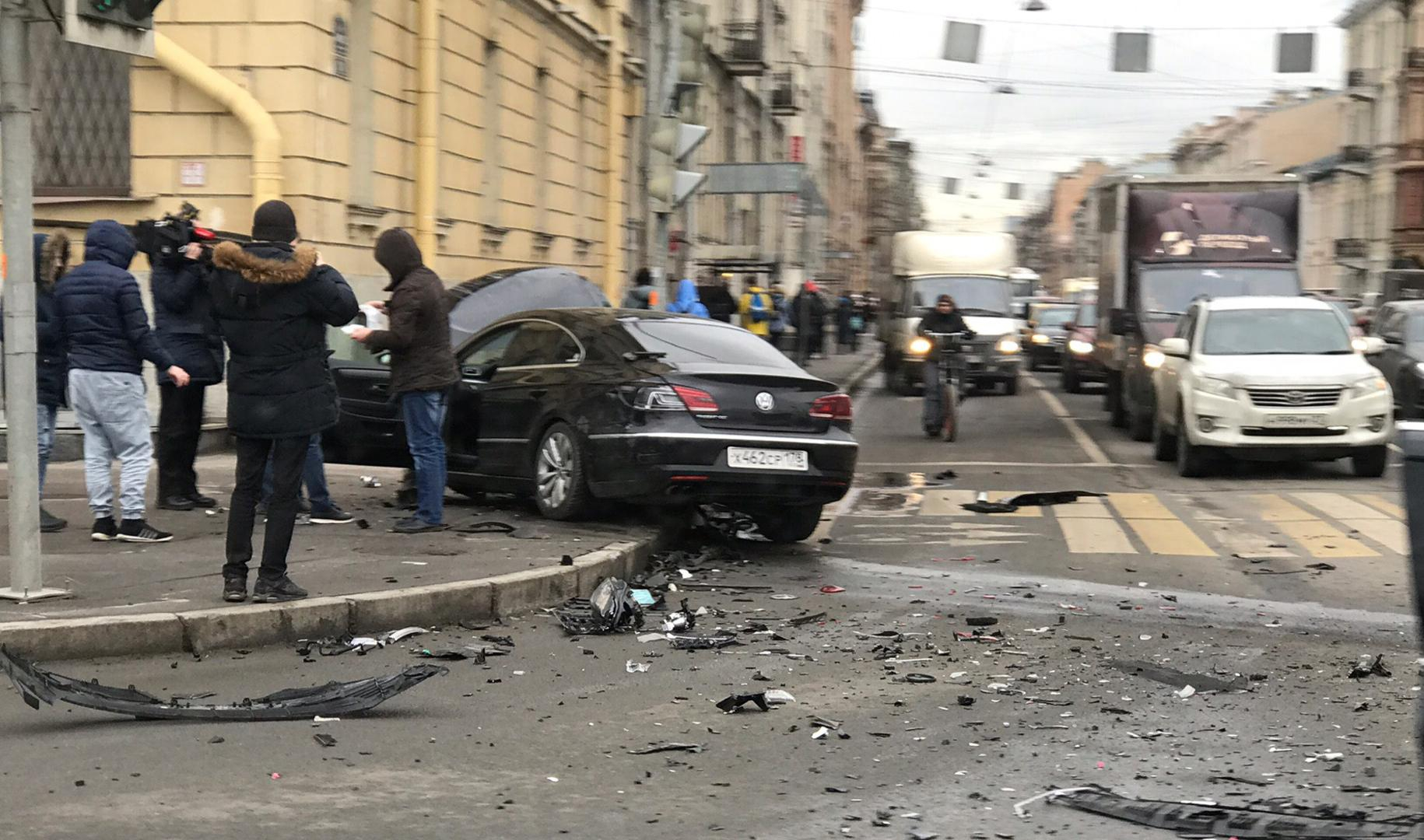 Четыре человека пострадали в ДТП на перекрестке на набережной Лейтенанта  Шмидта | Телеканал Санкт-Петербург