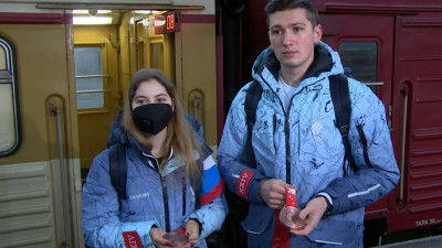 В Петербурге встретили олимпийских фигуристов Мишину и Галлямова