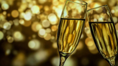 Роспотребнадзор попросили снять ограничения для ресторанов Петербурга в новогоднюю ночь