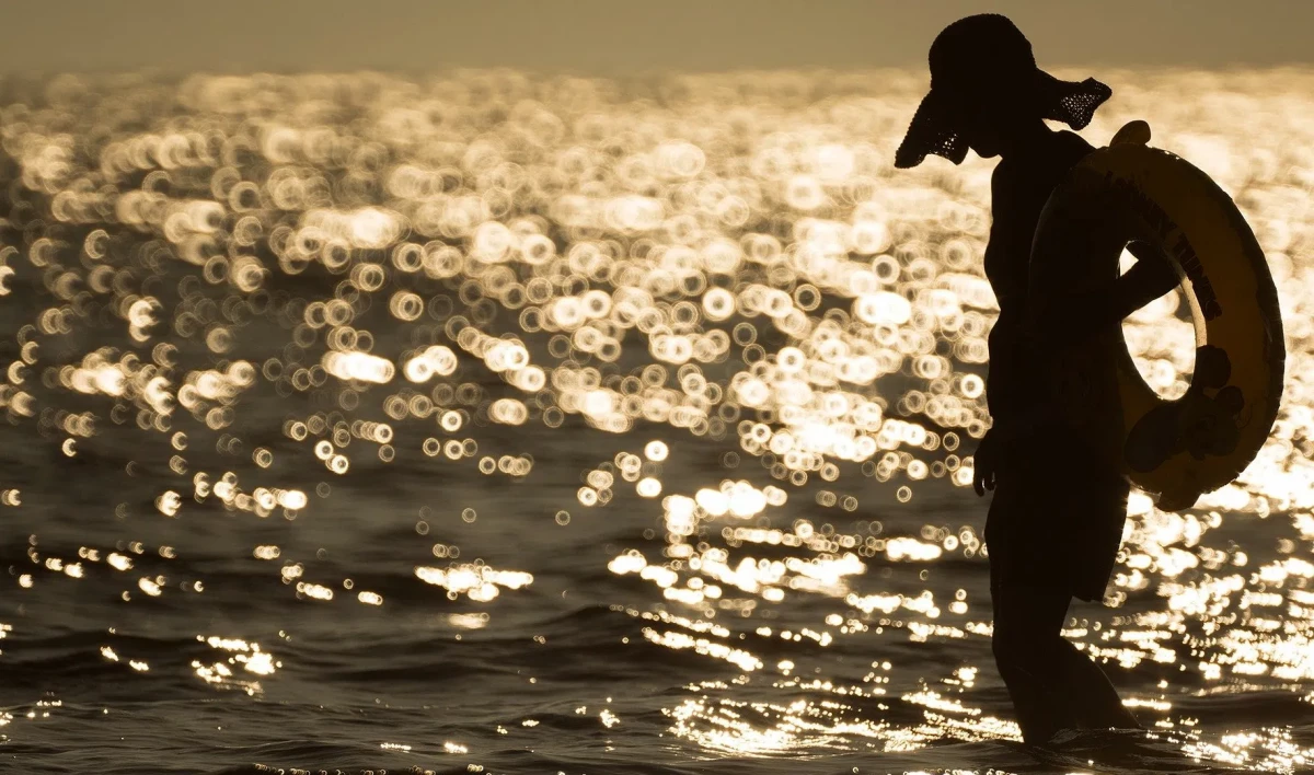 Врач-паразитолог рассказала, как понять, что во время купания под кожу внедрились личинки - tvspb.ru