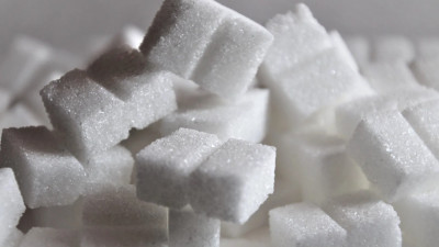 Росстат сообщил, что сахар дешевеет вторую неделю подряд