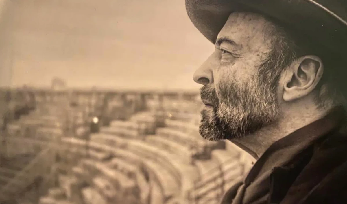 Известный фотограф Рене Робер насмерть замерз в Париже - tvspb.ru