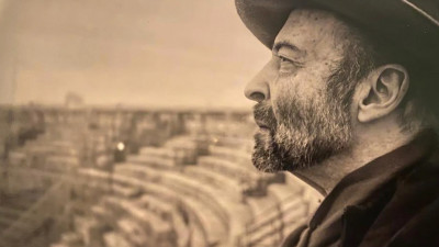 Известный фотограф Рене Робер насмерть замерз в Париже