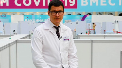 Врач сообщил, что даже переболевшим коронавирусом необходимо вакцинироваться