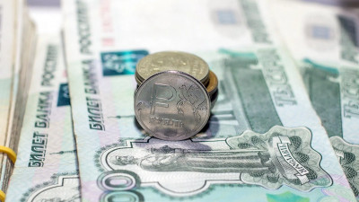 Рубль стал самой недооцененной валютой по «индексу бигмака»