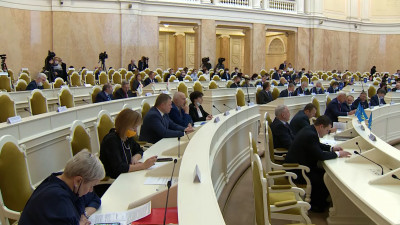 ЗакС поддержал поправку губернатора в бюджет города на 2022 год