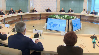 Представители власти и врачи решали, как Петербургу встретить «омикрон» во всеоружии