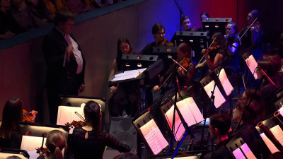 В БКЗ «Октябрьский» прошел большой праздничный концерт к Международному женскому дню.