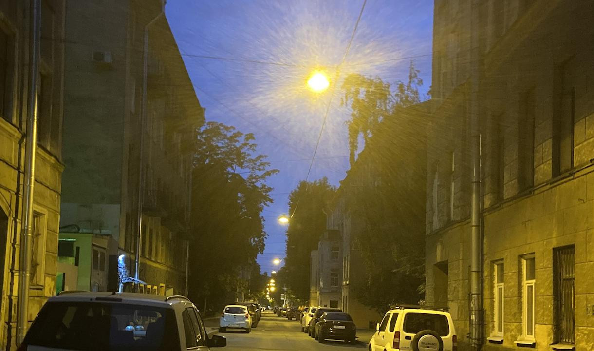 На улице Подрезова установили новые светильники