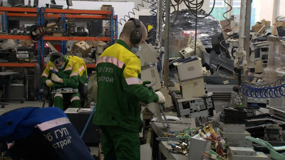 За первые недели работы экопунктов в Петербурге собрали 7,5 тонны опасного мусора