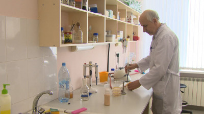 В Петербурге продолжают разработку «кефирной» вакцины от COVID