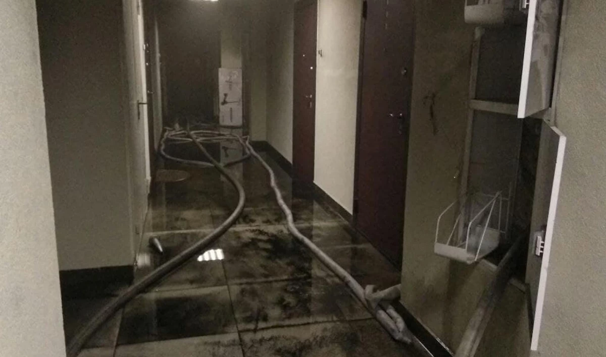 Два человека пострадали при пожаре в многоэтажке в Кудрово - tvspb.ru