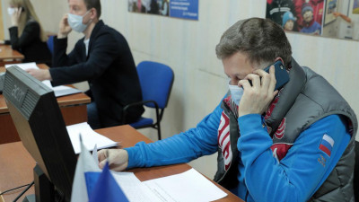 Андрей Турчак и Вячеслав Макаров приняли участие в работе волонтерского центра Петербурга