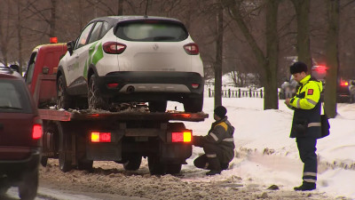 Ежедневно с улиц Петербурга убирают около 250 авто в связи с неправильной парковкой
