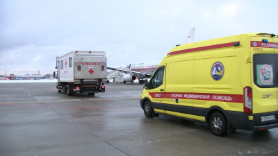 Медики НИИ имени Джанелидзе борются за жизнь петербурженки, пострадавшей на Бали