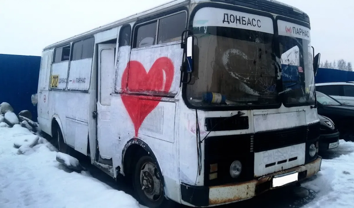 Петербургский художник создал арт-объект в поддержку беженцев из Донбасса |  Телеканал Санкт-Петербург