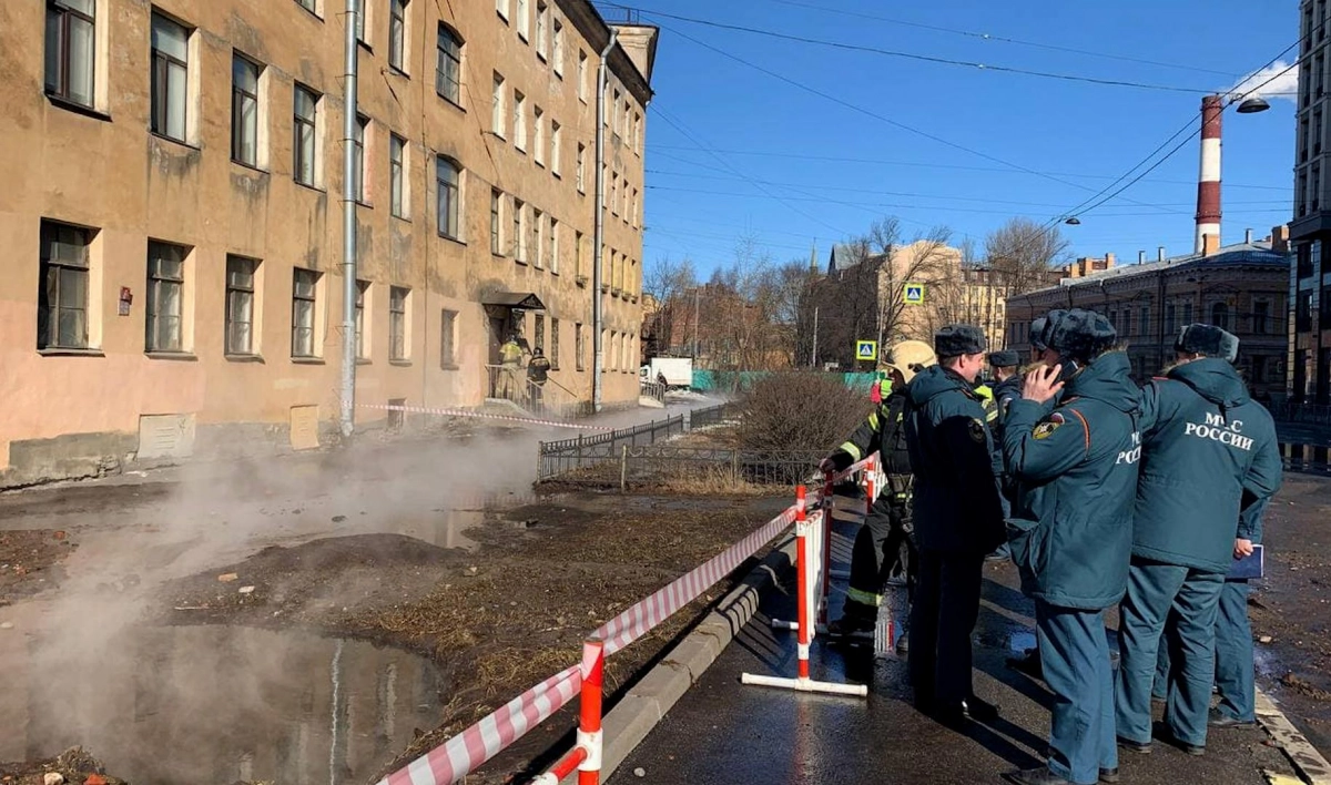 Ремонт на Исполкомской улице, где прорвало трубу с горячей водой, закончили с раньше срока - tvspb.ru