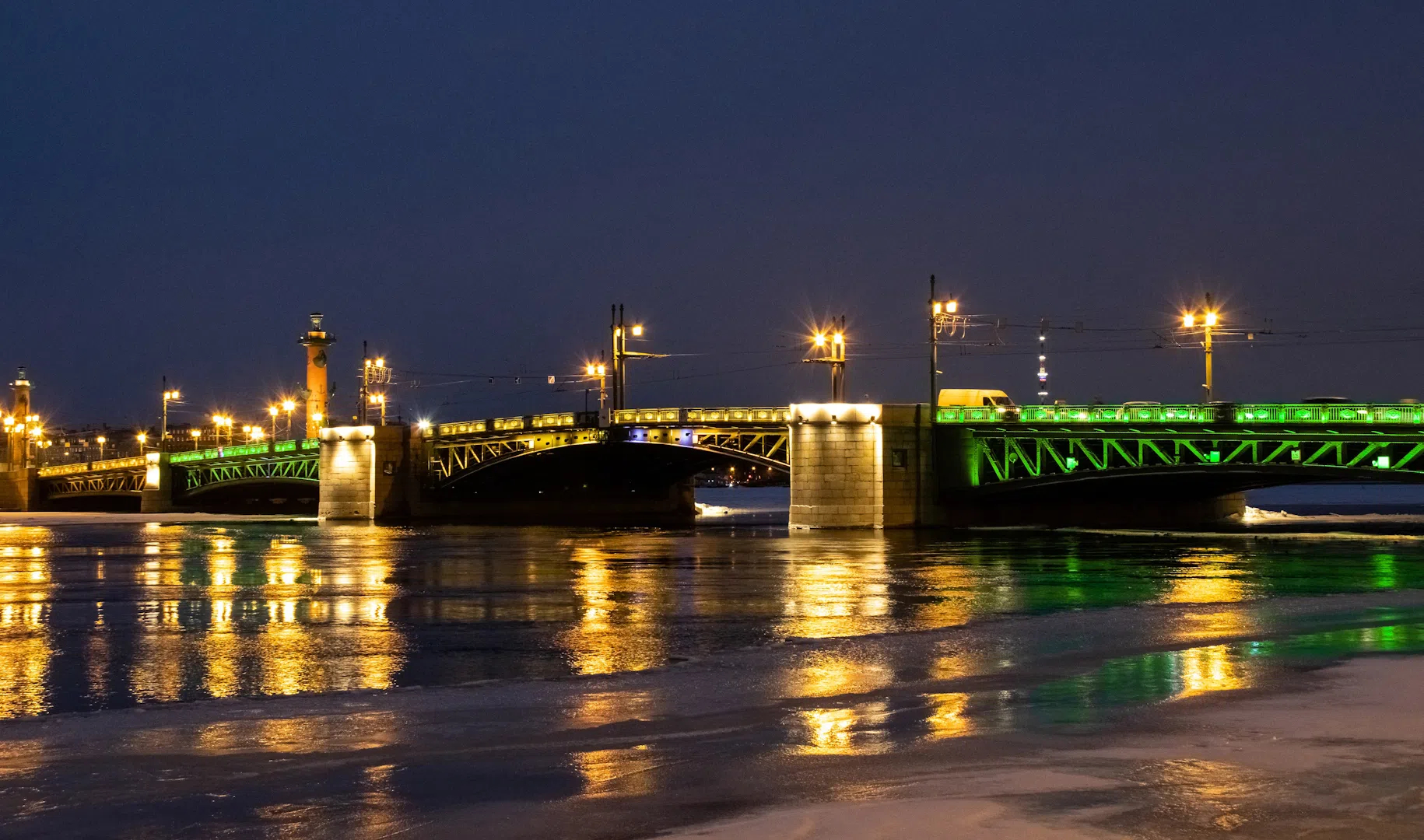 Подсветка мостов в Петербурге