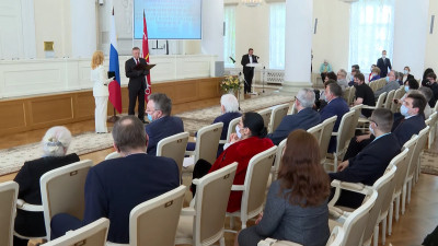Александр Беглов наградил лауреатов премии правительства города в области науки и техники