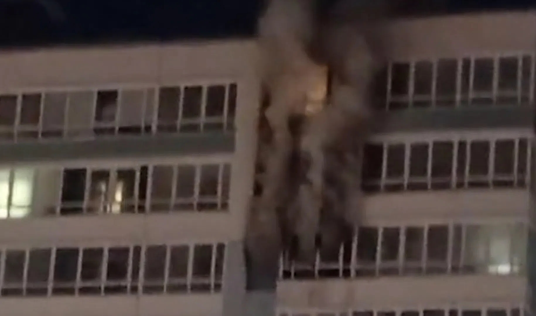 Как люди из за пожара прыгают с 11 этажа