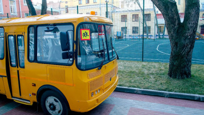 Образовательные учреждения Петербурга получили новые школьные автобусы
