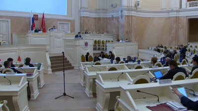 В бюджет фонда ОМС внесли поправки, расширяющие перечень бесплатных и льготных лекарств