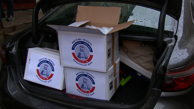 Две петербургские поликлиники получили крупные запасы масок и воды